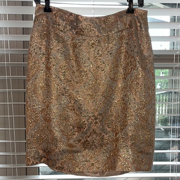 Vintage Dolce Gabbana suit- It is Gold with Shell Trim, Silk Lining 100%, RARE - Picture 10 of 11